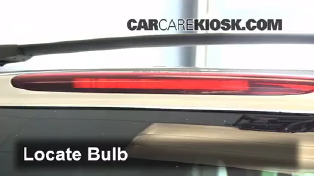 2006 Chevrolet Trailblazer LT 4.2L 6 Cyl. Éclairage Feu de freinage central (remplacer l'ampoule)